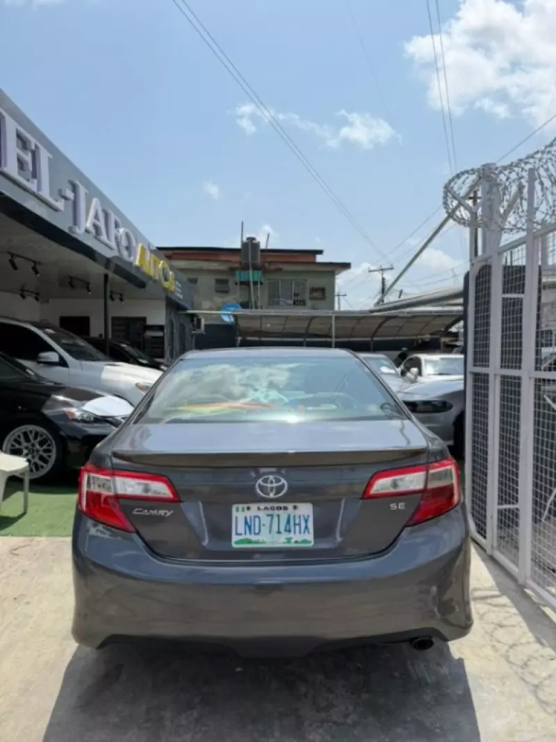 Toyota Camry   - 2013