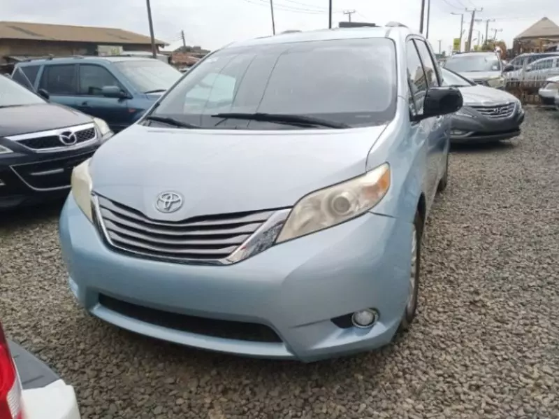 Toyota Sienna - 2016