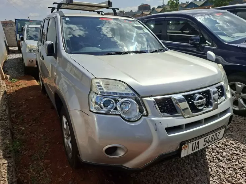 Nissan X-TRAIL    - 2012