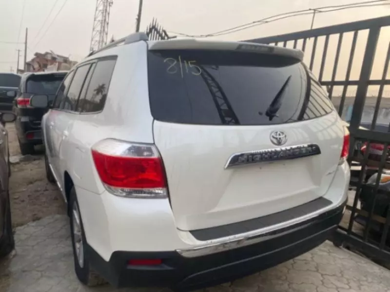 Toyota Highlander   - 2012