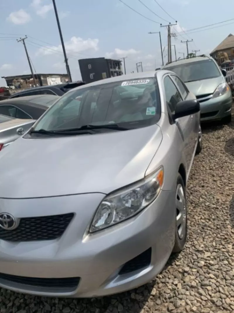 Toyota Corolla   - 2010