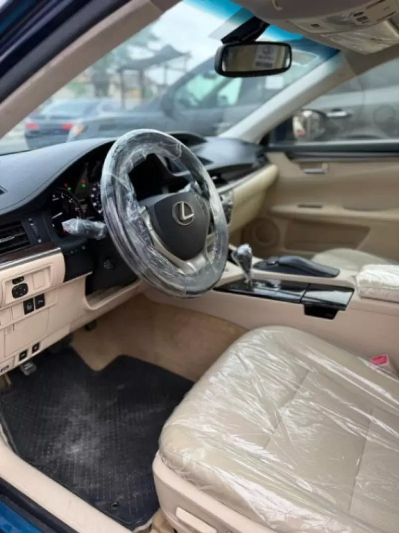 Lexus ES   - 2013