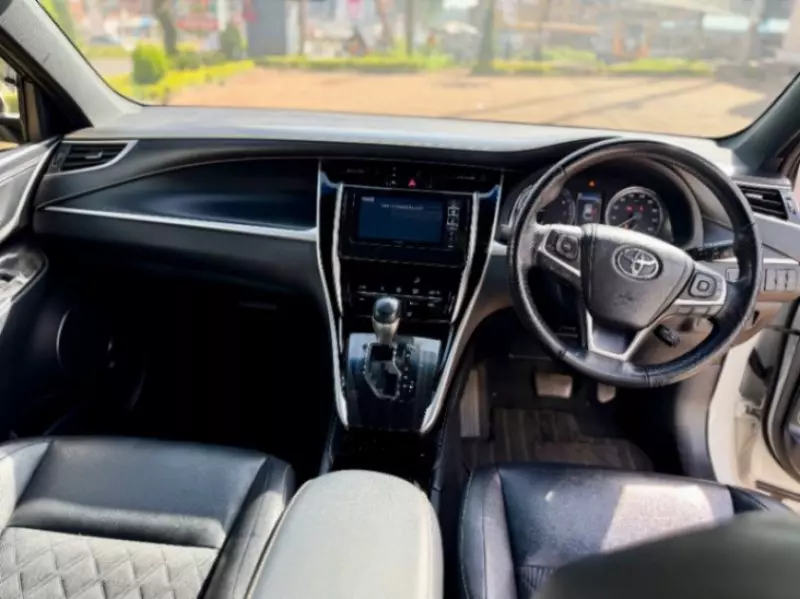 Toyota Harrier   - 2018