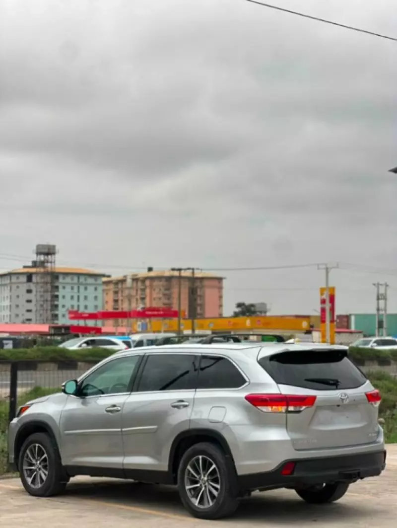 TOYOTA Highlander   - 2019