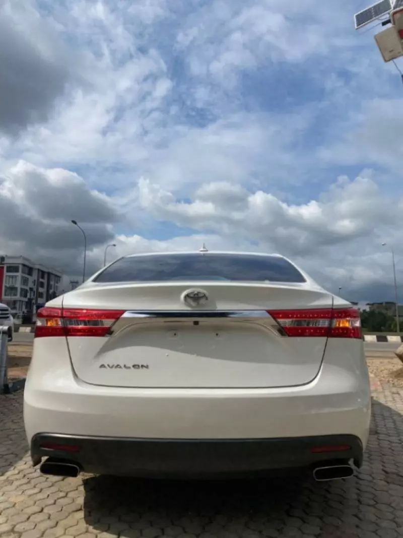 TOYOTA Avalon - 2015