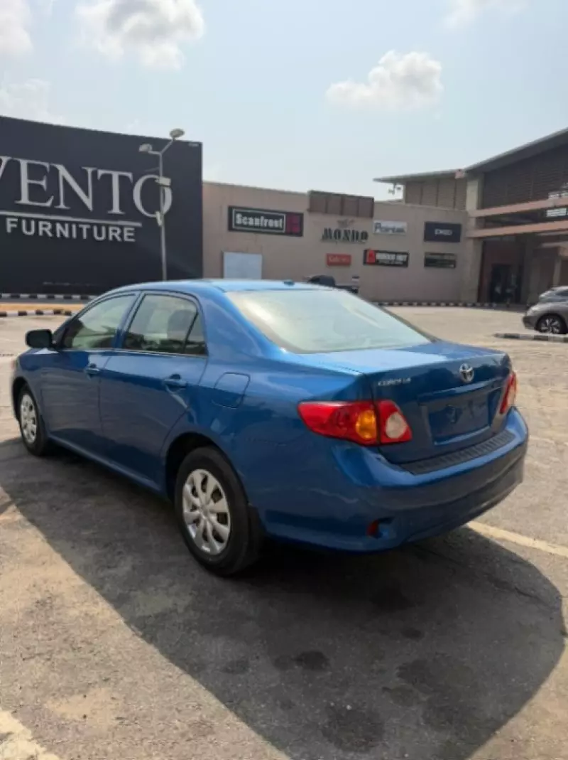 Toyota Corolla   - 2009