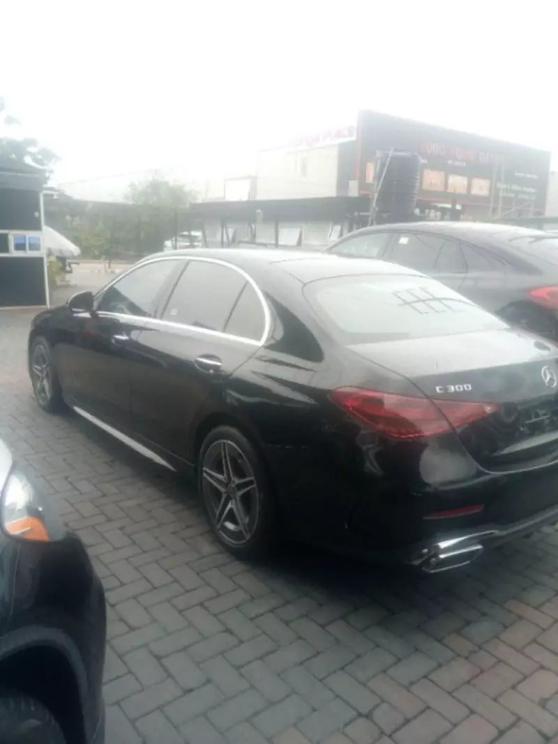 Mercedes-Benz C 300   - 2021
