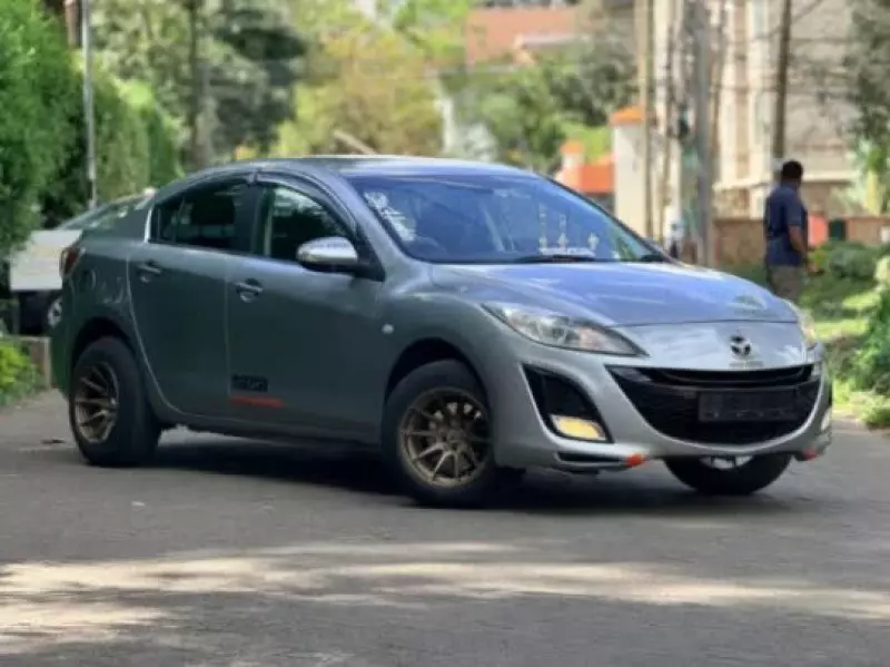 Mazda Axela    - 2010
