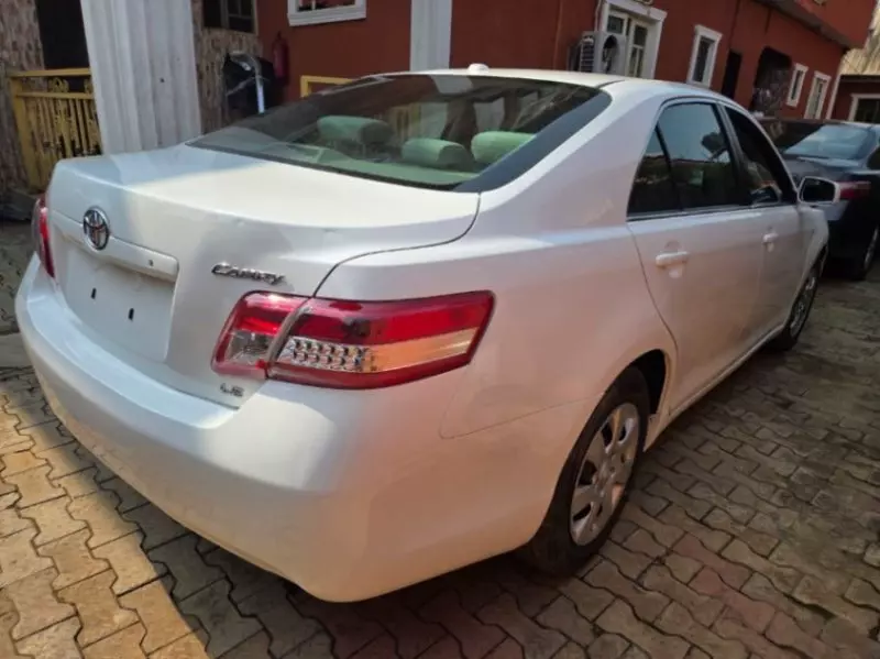 TOYOTA Camry - 2011