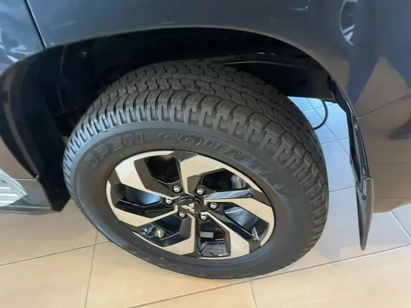Mitsubishi Pajero Sport - 2025