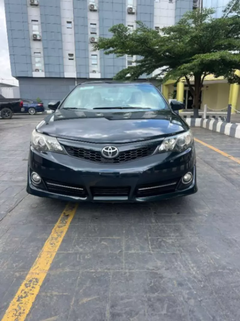 TOYOTA Camry - 2012