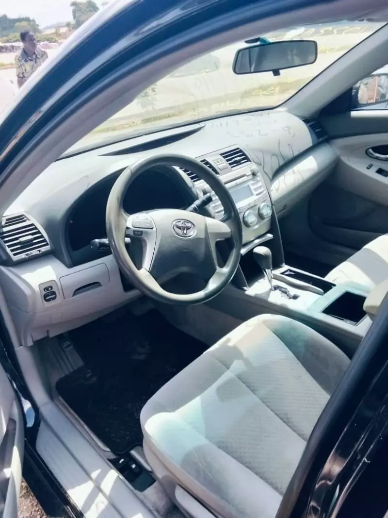 Toyota Camry   - 2009