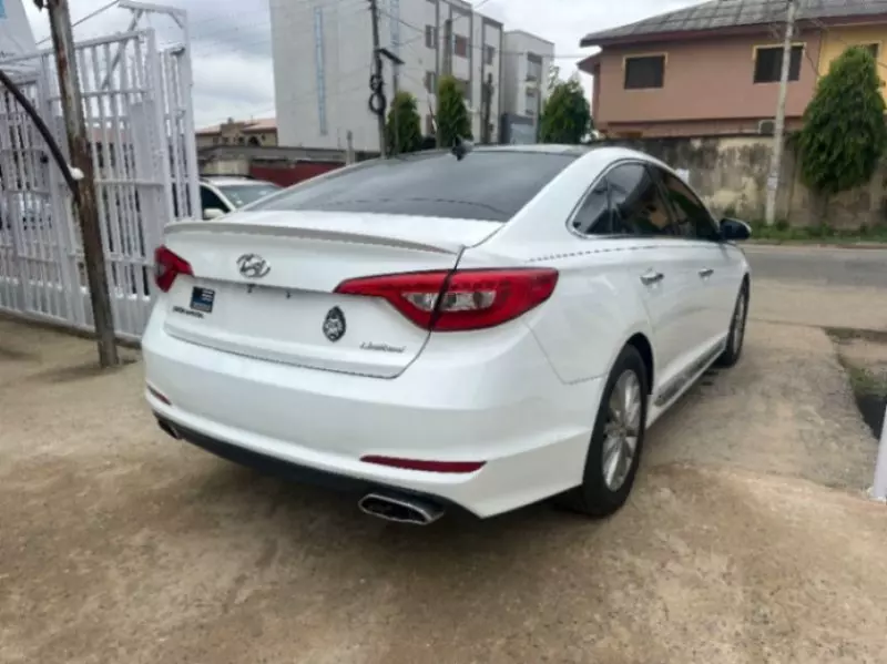 Hyundai Sonata   - 2015