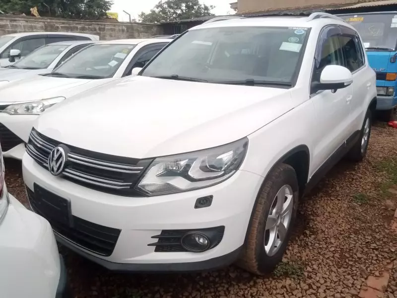 Volkswagen Tiguan   - 2012