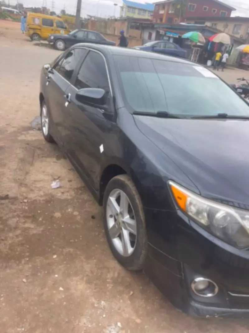 TOYOTA Camry   - 2012