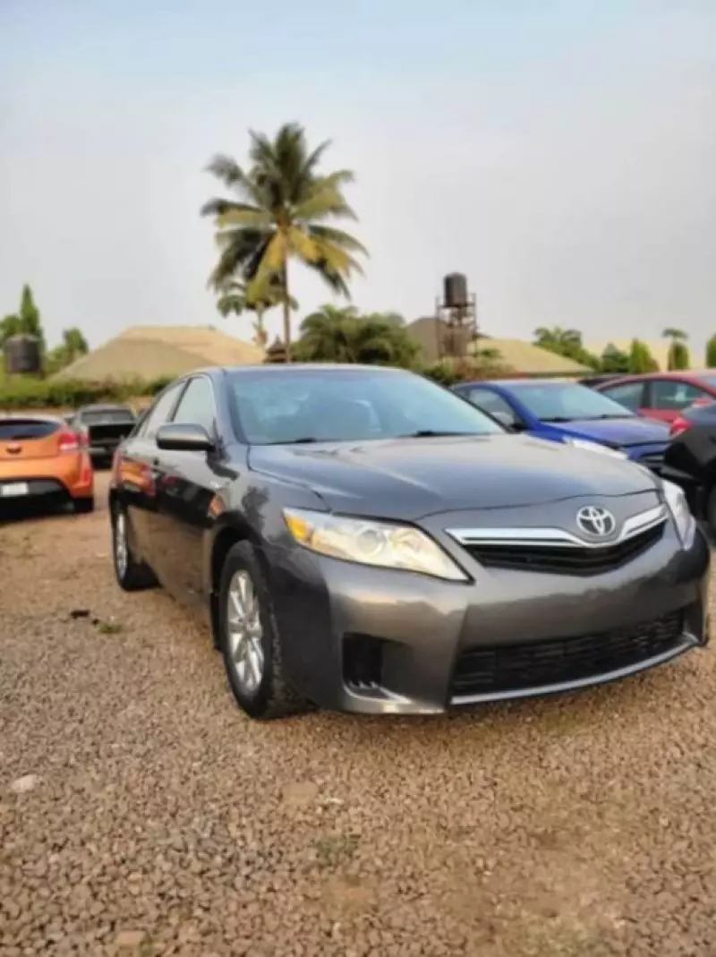 Toyota Camry   - 2010