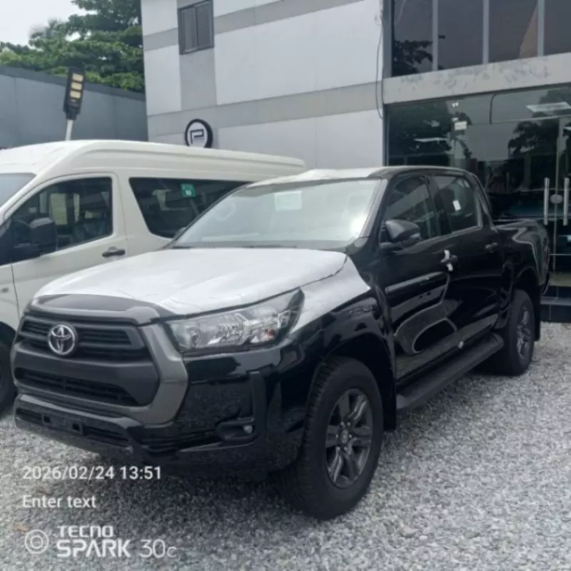 Toyota Hilux   - 2025