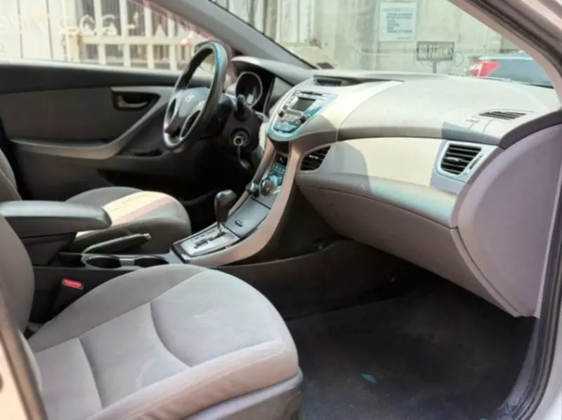 Hyundai Elantra   - 2013