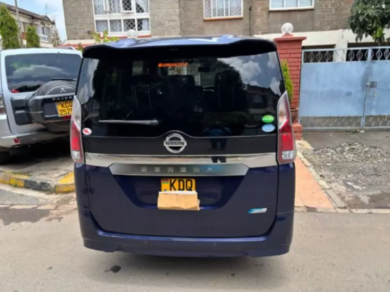 Nissan Serena   - 2017