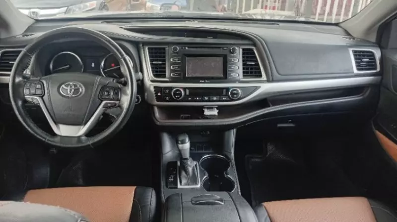 Toyota Camry - 2016