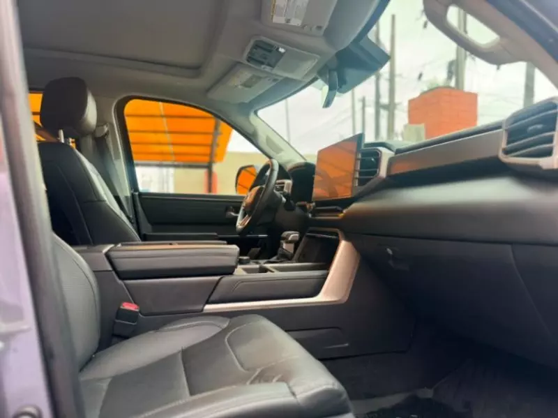 TOYOTA Tundra   - 2023