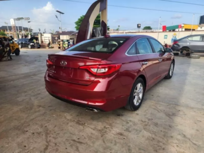 Hyundai Sonata   - 2015