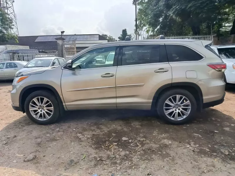 TOYOTA Highlander   - 2016