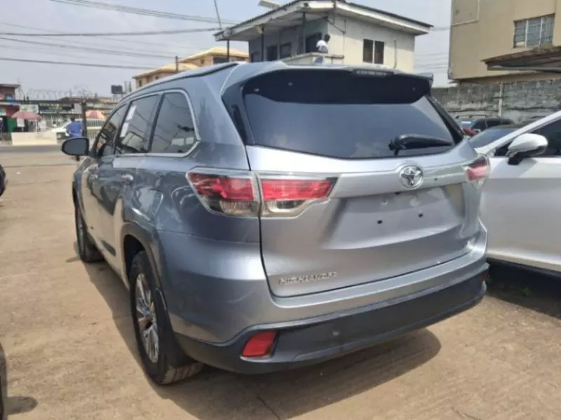 Toyota Highlander   - 2015