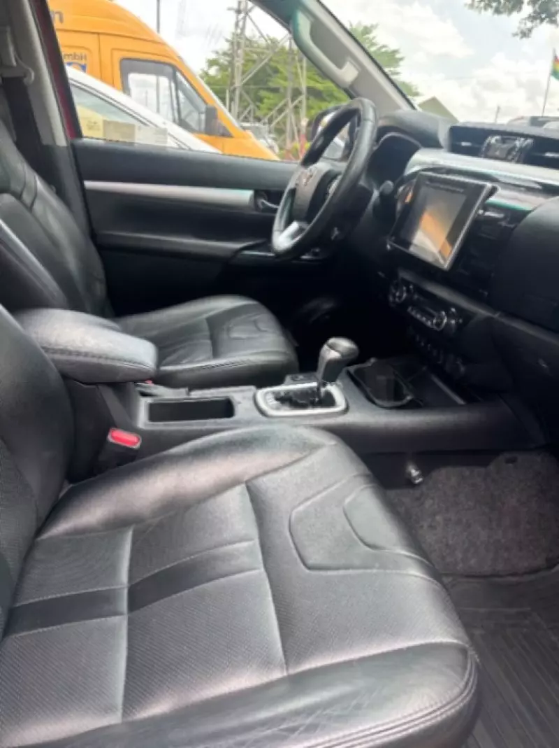 Toyota Hilux   - 2017