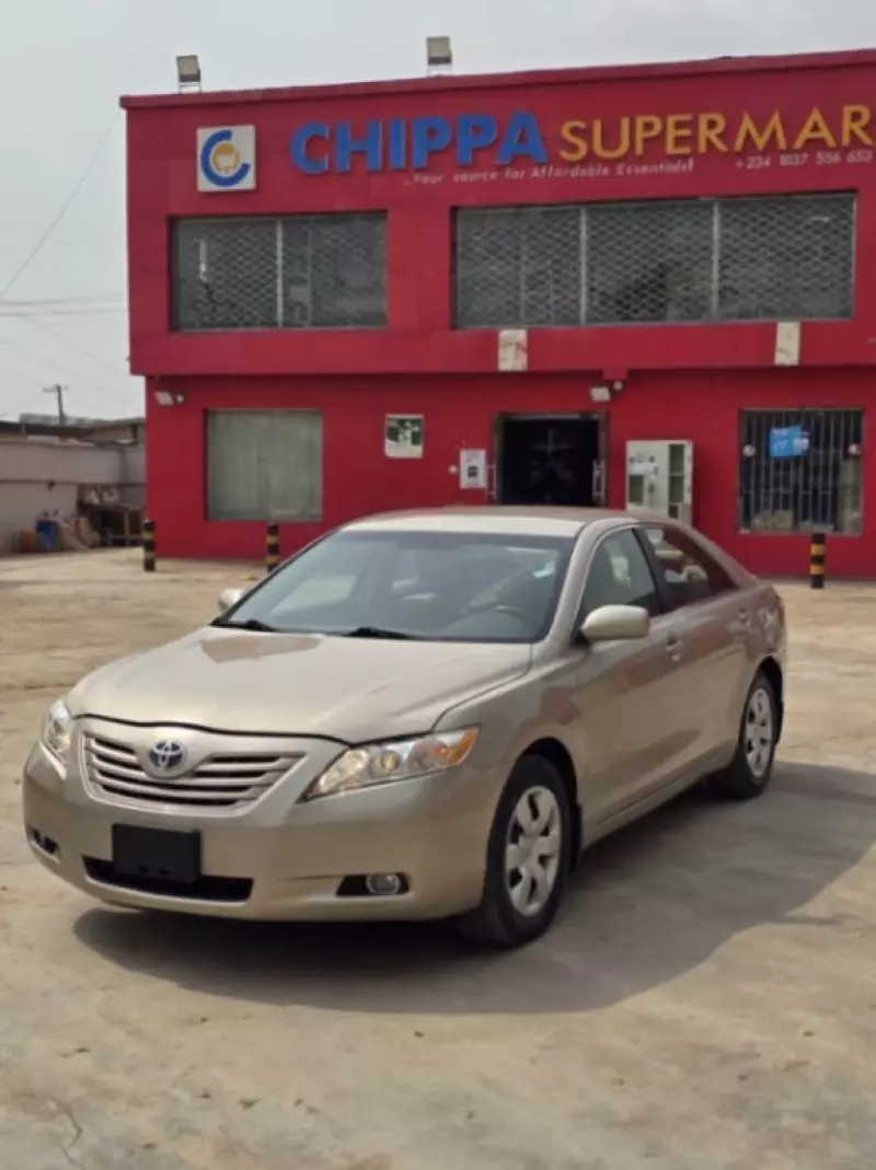 Toyota Camry   - 2009