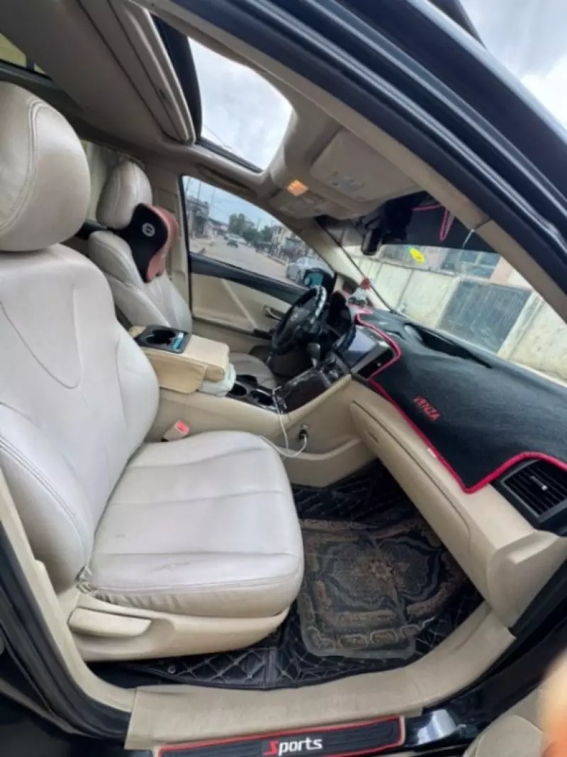 Toyota Venza   - 2011