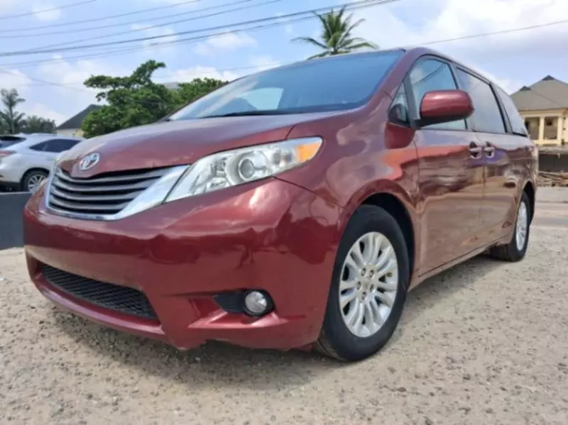 Toyota Sienna   - 2013
