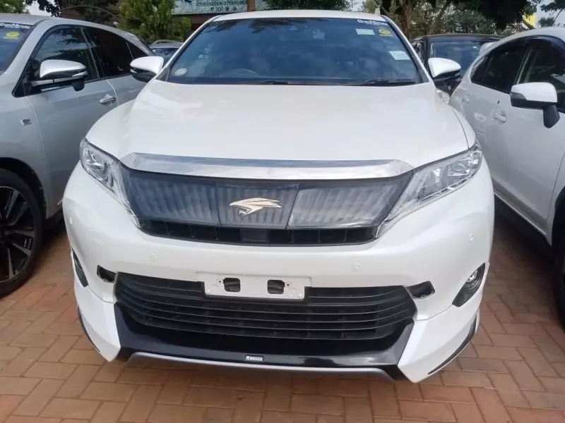 Toyota Harrier   - 2017