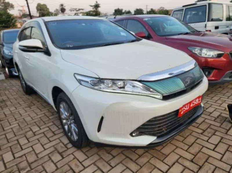 Toyota Harrier   - 2017