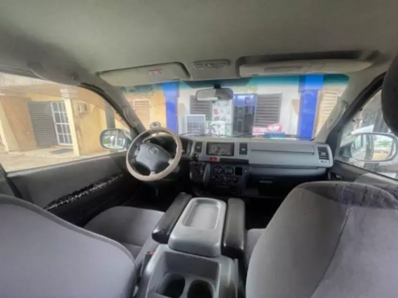 Toyota Hiace   - 2010