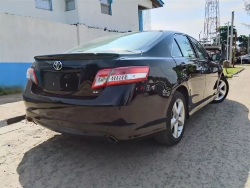 Toyota Camry   - 2011