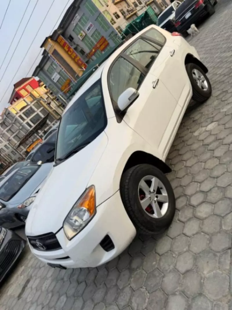 Toyota RAV 4   - 2010