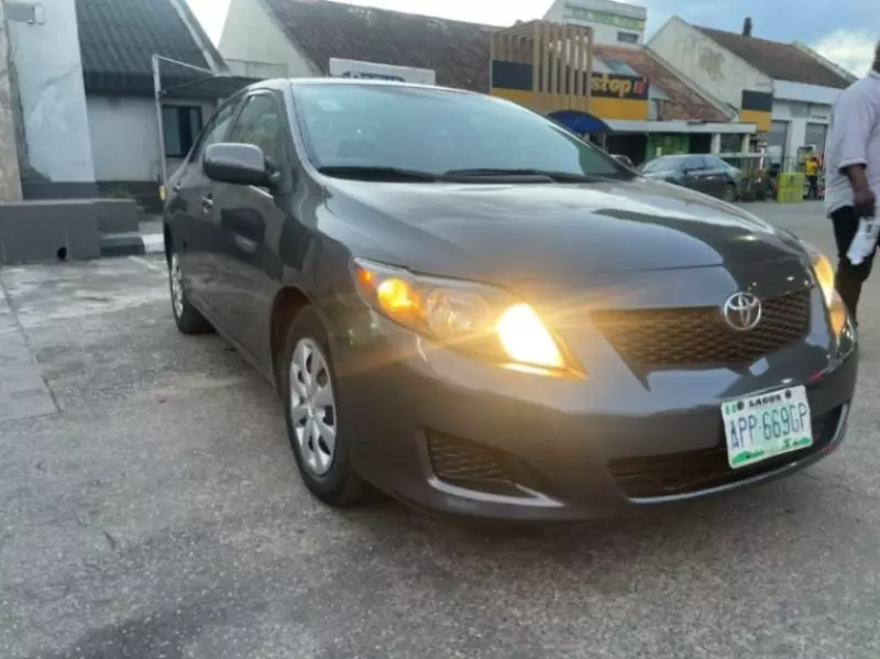 TOYOTA Corolla   - 2010