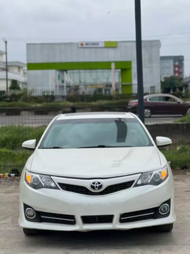 TOYOTA Camry   - 2012