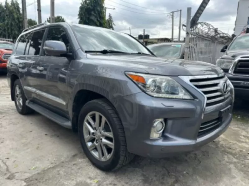 Lexus LX 570   - 2013