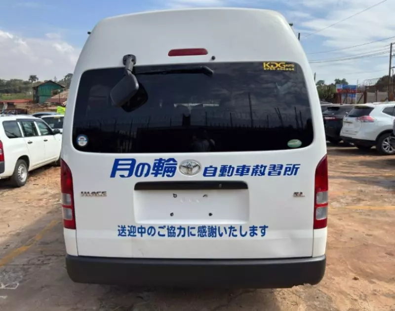 TOYOTA Hiace - 2015