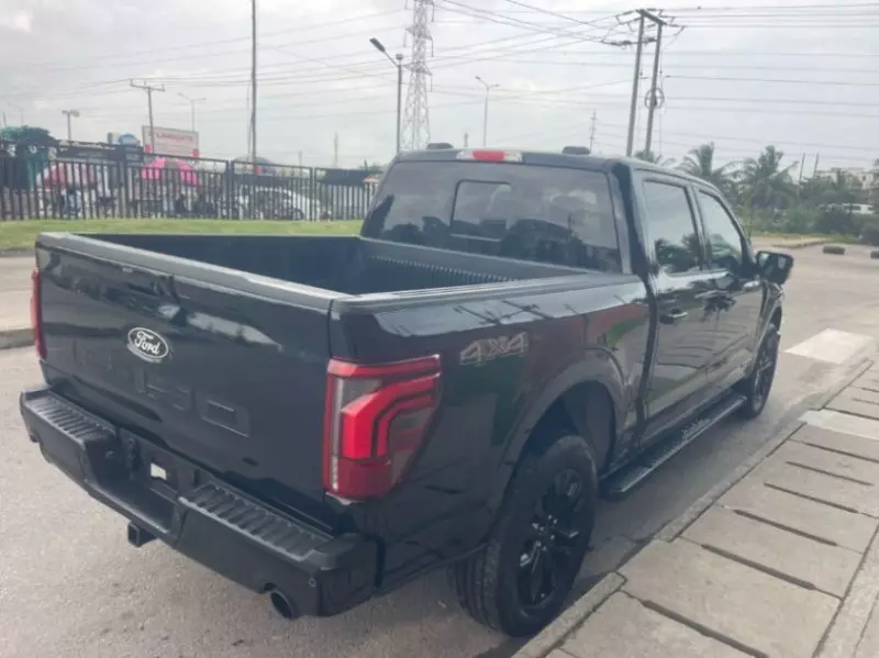Ford F-150   - 2024