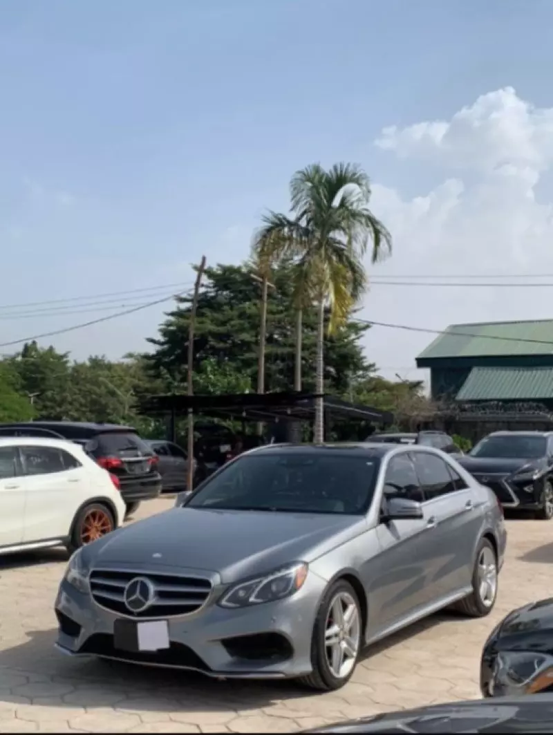 Mercedes-Benz E-class   - 2014