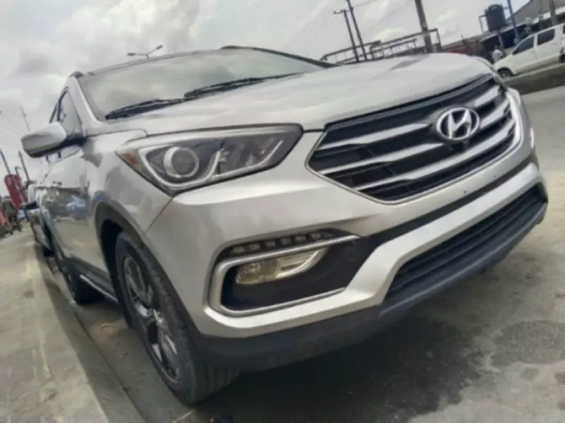 Hyundai Santa Fe   - 2017