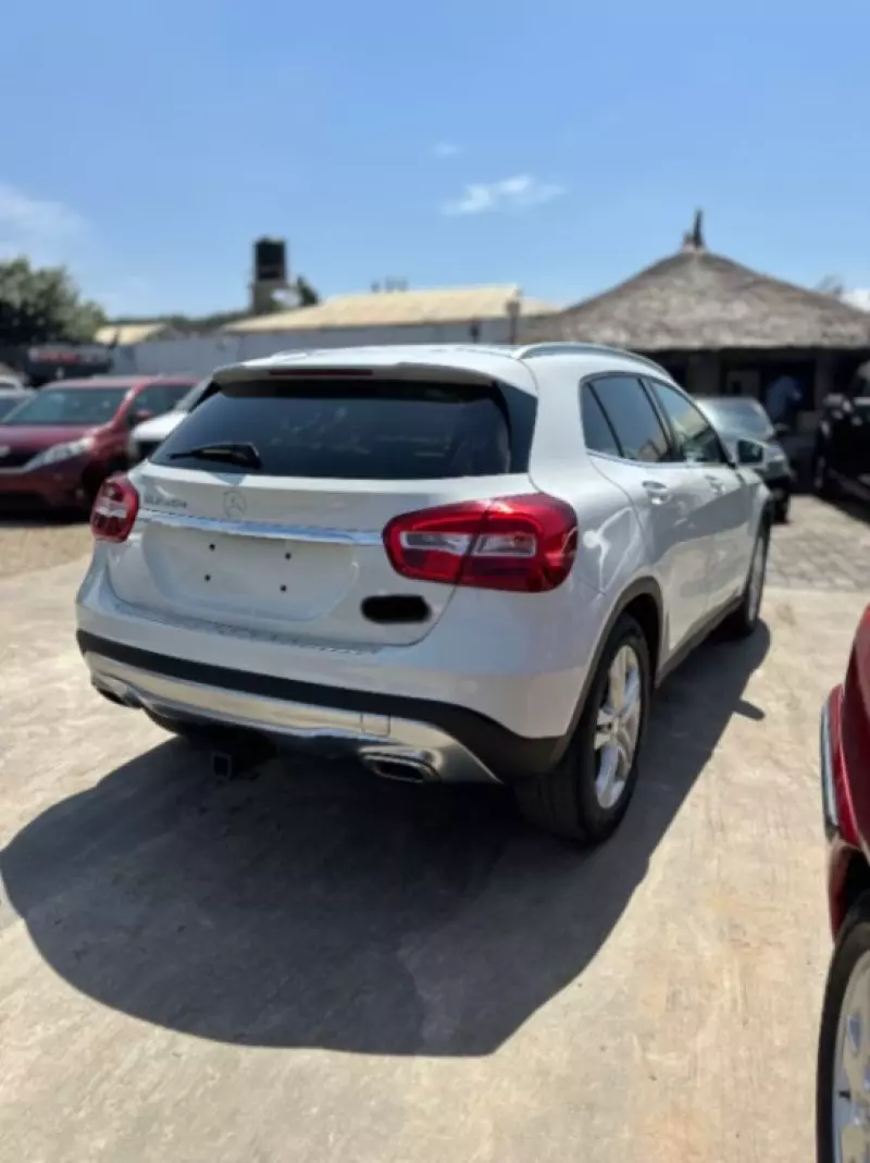 Mercedes-Benz Gla-class   - 2016