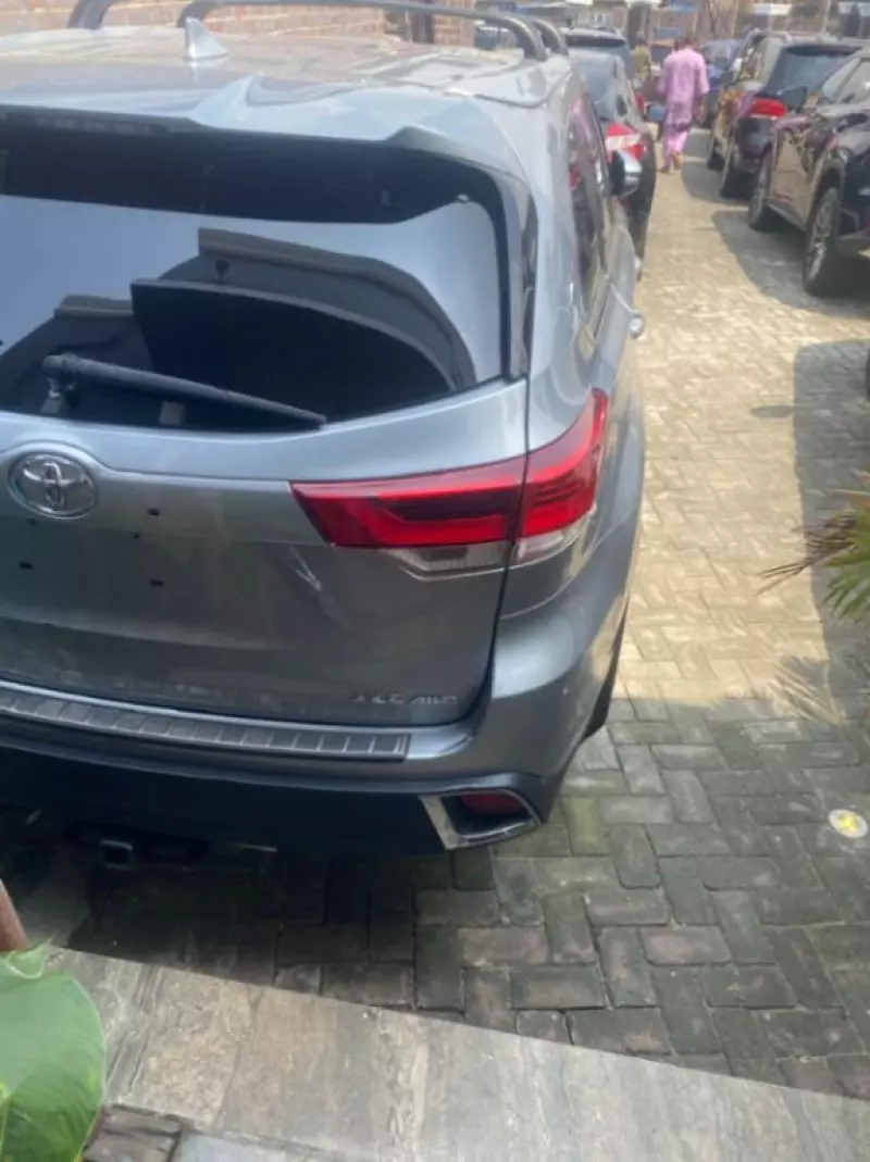 Toyota Highlander   - 2017