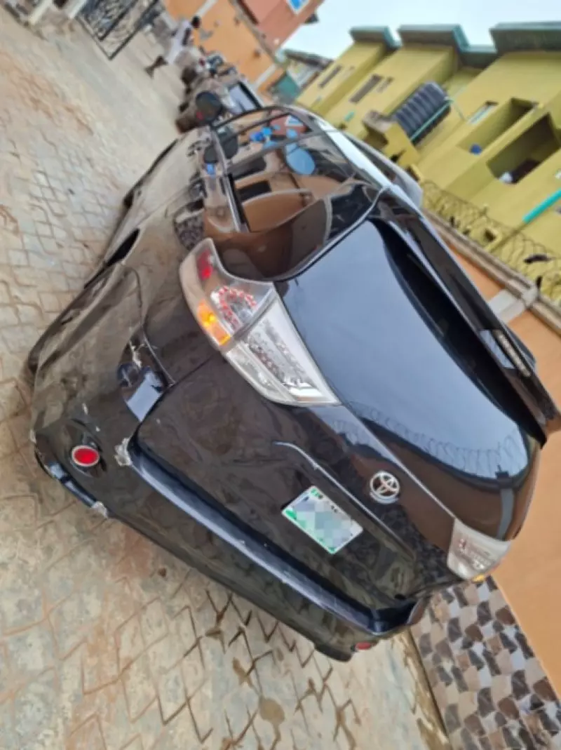 TOYOTA Sienna   - 2011
