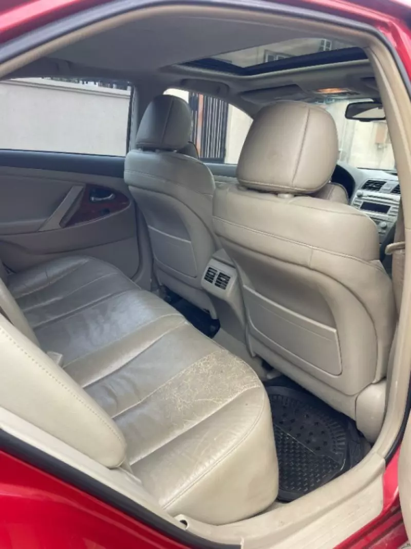 TOYOTA Camry - 2010