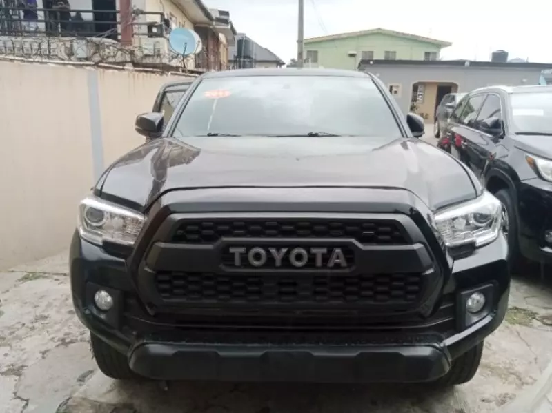 Toyota Tacoma   - 2017