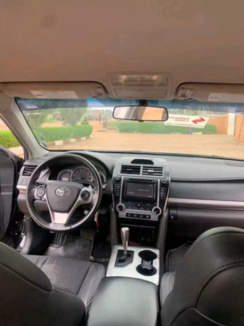 TOYOTA Camry - 2014